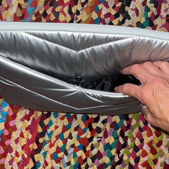 CARAA x ATHLETA Quilted SILVER Techie Tablet Device Travel Zip Pouch Case Clutch - Picture 7 of 7